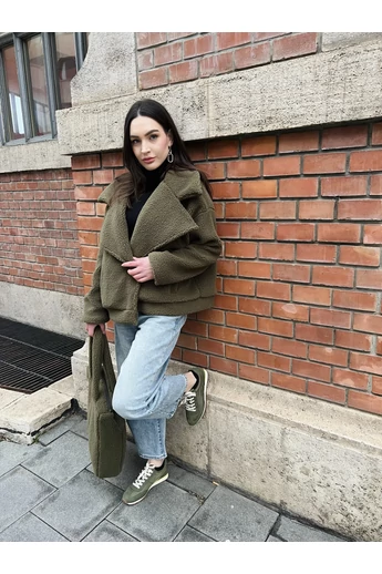 LILY KABÁT